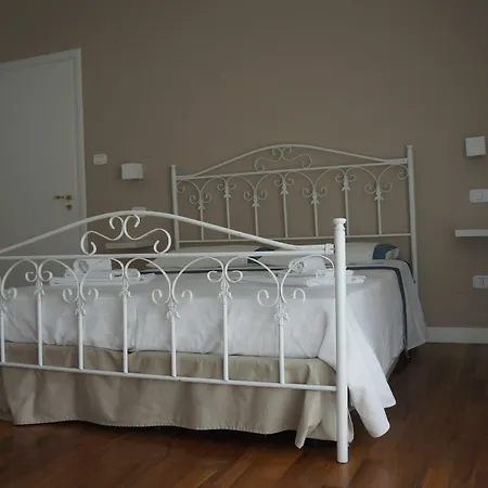 Bed & Breakfast Lullymia 3*